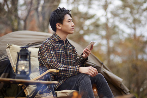 日本男子喜欢野营图片下载
