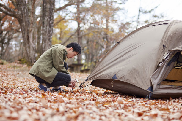 日本男子喜欢野营图片下载