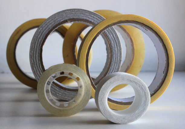 卷苏格兰磁带，纸和织物磁带包装和修理详细的库存照片图片下载