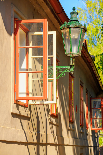 布拉格Hradcany历史区Novy set古街的街灯图片下载