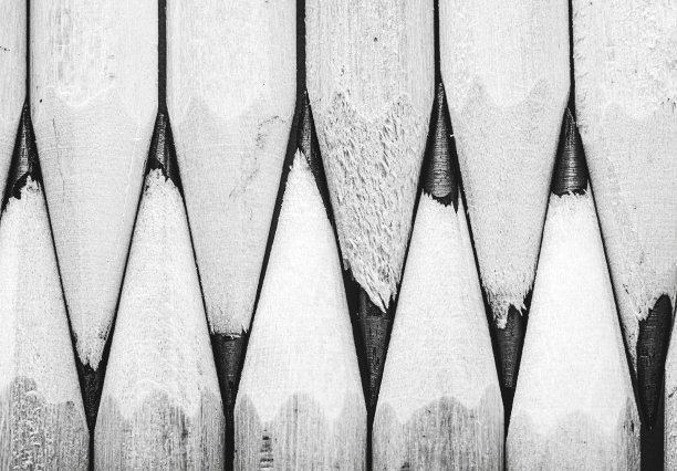 极简主义近景微距摄影铅笔。黑白摄影图片下载