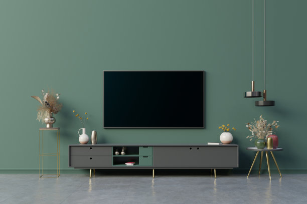 客厅深绿色墙面上的LED电视，简约设计。图片下载