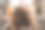 一位面目全非的年轻女学生摆弄着她的卷发图片下载