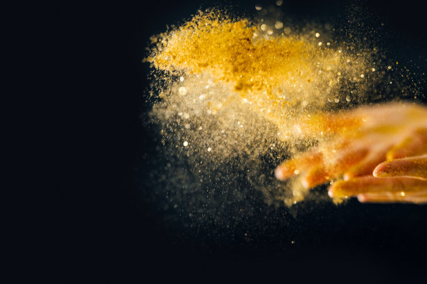 特写照片的女人的手玩金色的闪光图片下载