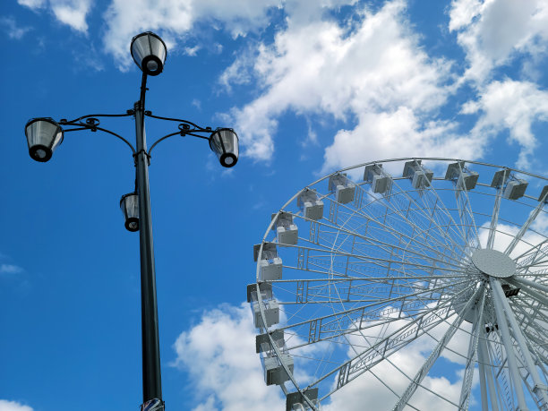 帕克的作品《剑桥》中的摩天轮图片下载