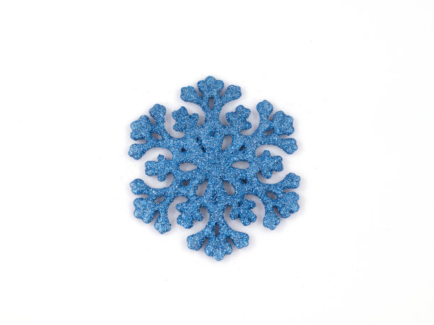 雪花形状的圣诞装饰品在白色的背景图片下载