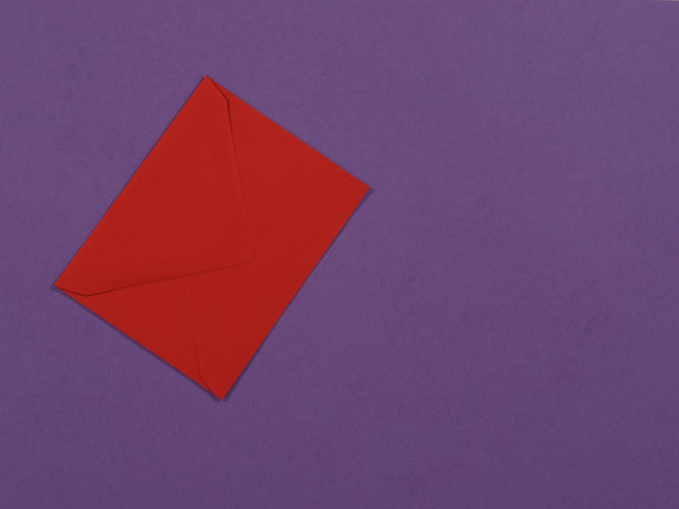 紫色背景上的红字图片下载