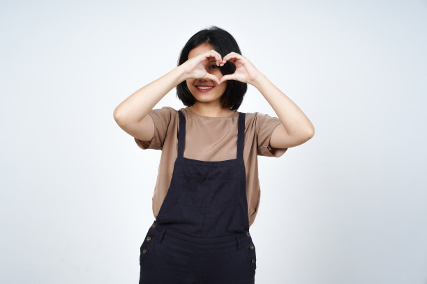 在白色背景上展现美丽的亚洲女性的爱心标志图片下载