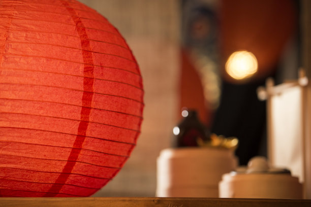 红灯笼，古色古香的中餐厅，中国新年，元宵节，节日气氛的背景图片下载