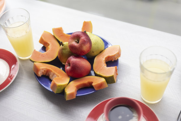 一杯咖啡和水果图片下载