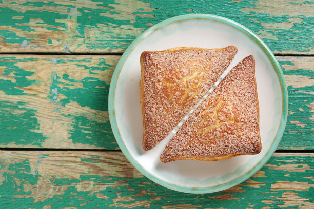 盘子里的苹果馅饼图片下载