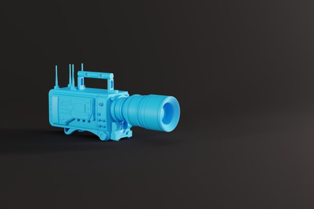 蓝色胶卷相机在柔和的黑色背景上。图片下载