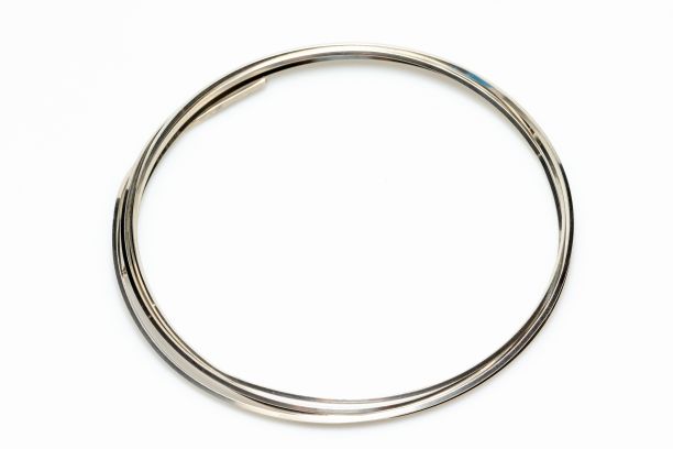 制作珠宝用的银丝。图片下载