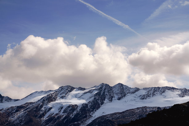 马泰尔山谷南蒂罗尔的徒步小径图片下载