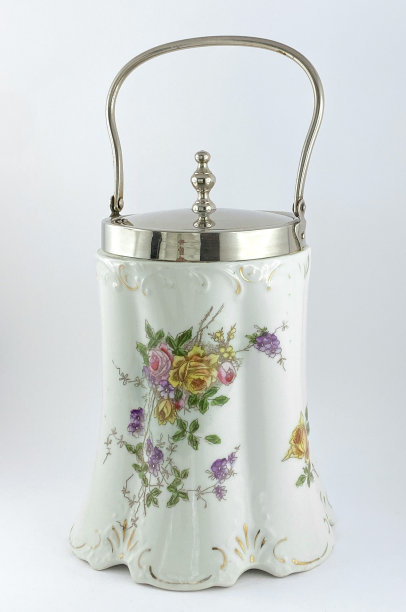 垂直拍摄一个古董花瓶图片下载