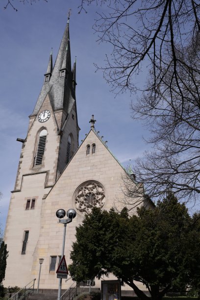 阳光明媚的春日，在哈瑙-凯塞尔施塔特古城图片下载
