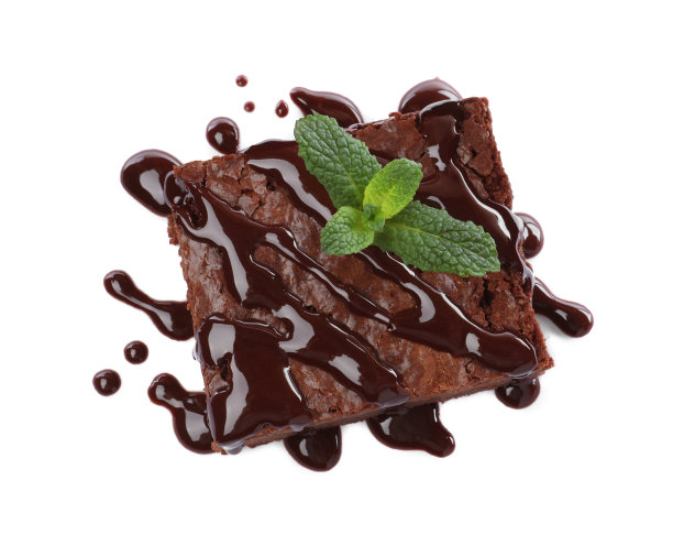 美味的巧克力布朗尼与甜糖浆和新鲜的薄荷在白色背景，俯视图图片下载