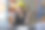 小型仓库工作人员正在用笔记本电脑检查库存。创业者在办公室里启动电子商务业务。图片下载