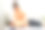 女物理治疗师对病人背部进行物理治疗图片下载