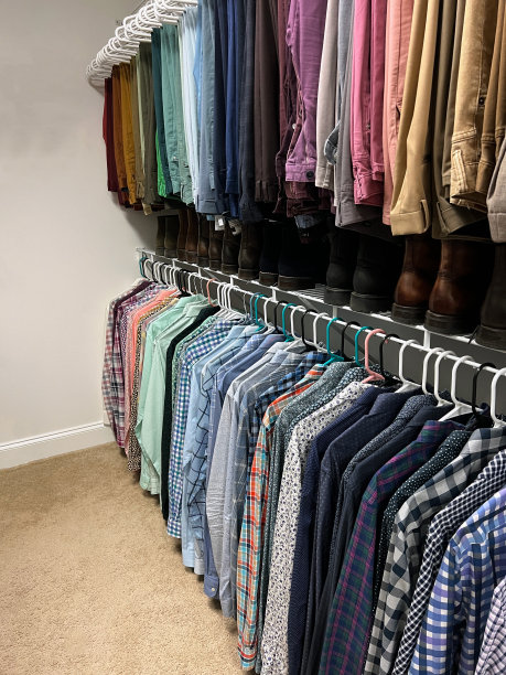 衣架上的彩色男装图片下载