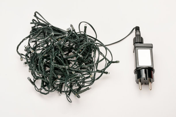 白色背景的圣诞彩灯图片下载