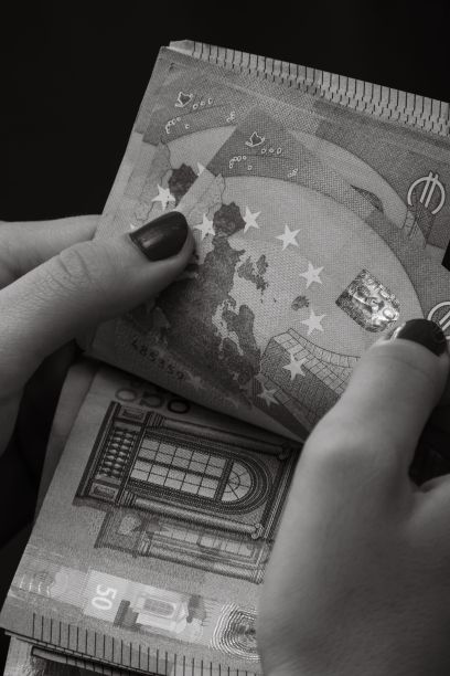 货币:欧元硬币和纸币图片下载