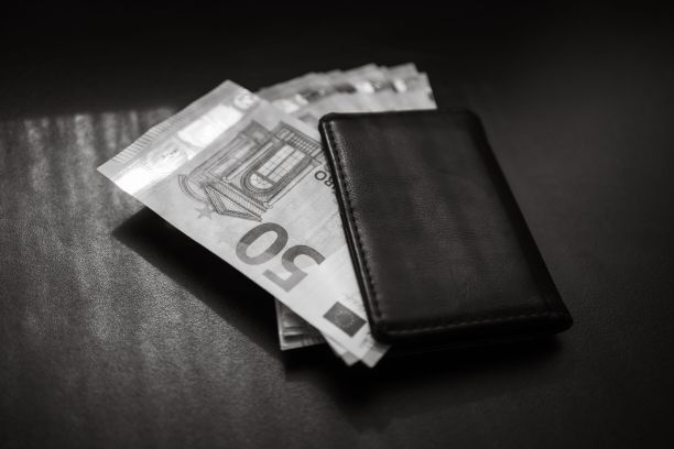 货币:欧元硬币和纸币图片下载