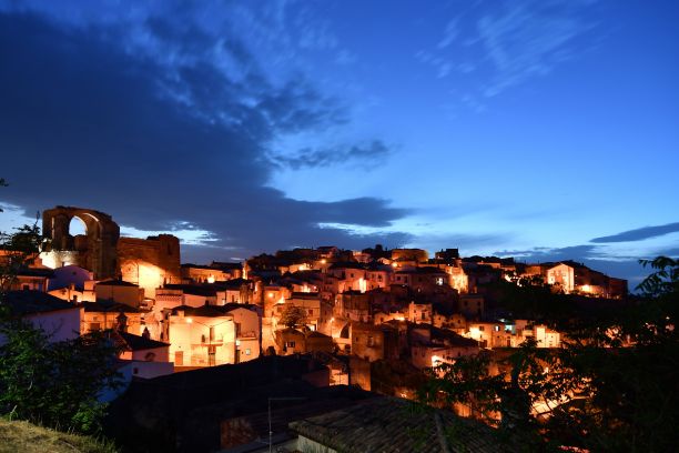 意大利的格罗托尔村。图片下载