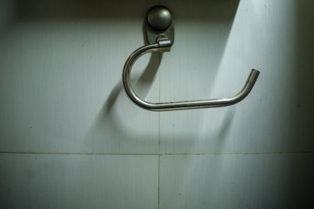 带钩的金属毛巾架图片下载
