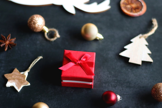 圣诞装饰，礼物和驯鹿图片下载