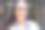 年轻的西班牙女性主管微笑在街上自信图片下载