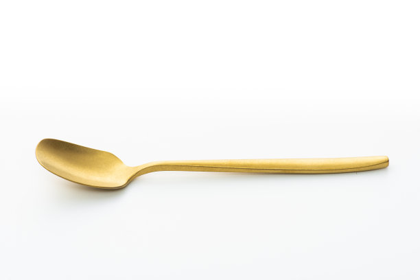 金色勺子孤立在白色背景上。图片下载