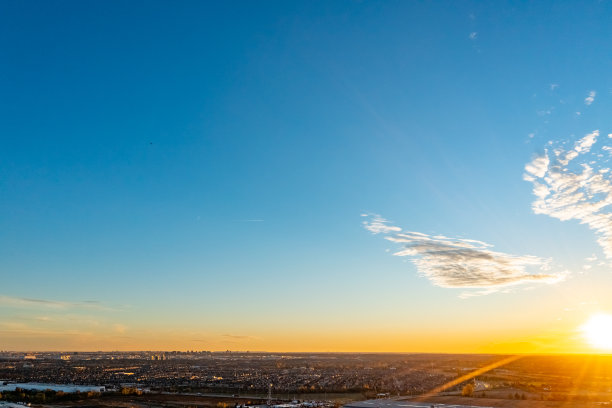 位于加拿大克莱因堡的加拿大太平洋高速公路沃恩多式联运码头图片下载