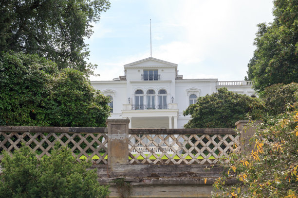 汉默施密特别墅的后视图，作为德国联邦共和国在波恩的总统的主要官方座位和主要官方住所图片下载