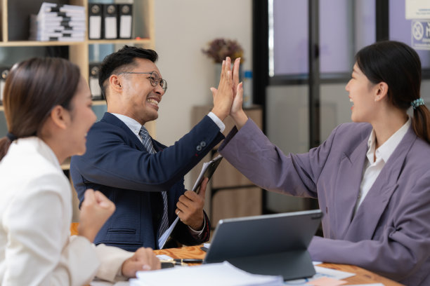 基金业务团队成功投资。成就胜利概念图片下载