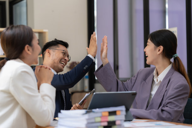 基金业务团队成功投资。成就胜利概念图片下载