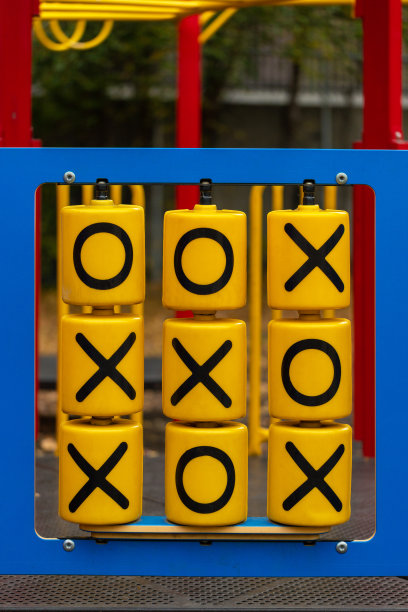 操场上的井字游戏图片下载