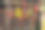 罗马尼亚布加勒斯特的一个传统周末市场上，展示着一组彩色手绘混合项链和纪念品图片下载