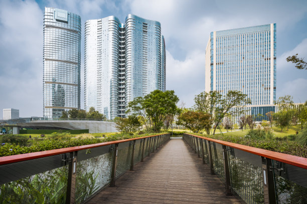 阳光灿烂的成都图片下载