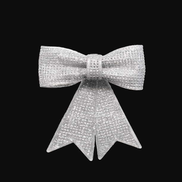 圣诞元素。圣诞节的银色节日蝴蝶结。这张照片被隔离在黑色背景上。广场的格式图片下载