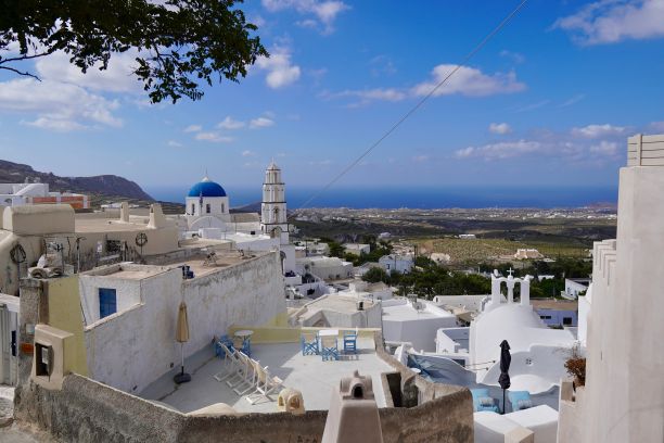 希腊圣托里尼岛海滩上典型的白色建筑的美丽照片图片下载
