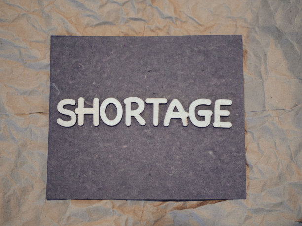 灰色和棕色底色木字的短缺图片下载