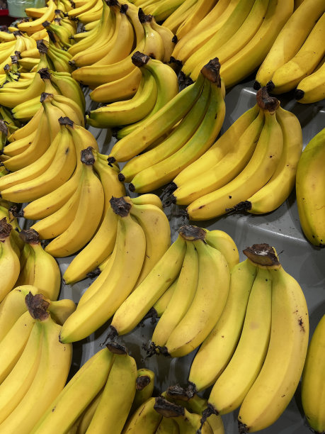超市出售的新鲜香蕉图片下载
