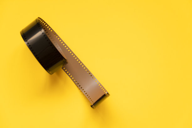 一个作用的旧显影彩色35mm照相底片图片下载