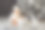 圣诞快乐，节日快乐。一个婴儿的肖像与礼物在黑暗的背景。图片下载