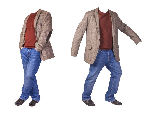 男式纽扣浅棕色夹克，男式蓝色牛仔裤，黑色皮鞋，白色背景的衬衫图片下载