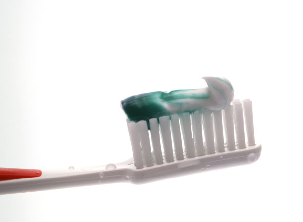 含牙膏的牙刷图片下载