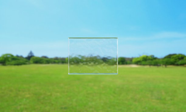 公园里漂浮的玻璃块。图片下载