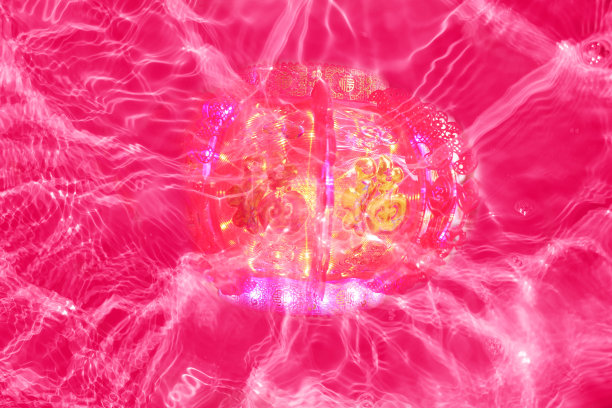 离焦模糊透明红色清澈平静的水面纹理与飞溅和气泡。新潮抽象的自然背景。阳光下的水波与复制空间。红色水彩闪闪发光图片下载