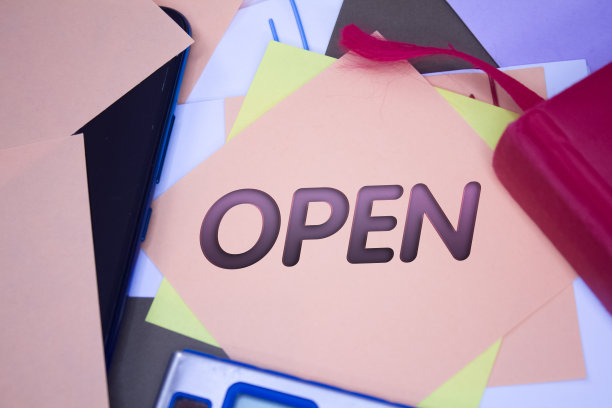 开放。粘贴在便签纸上的文字。事件，庆祝提醒消息。图片下载